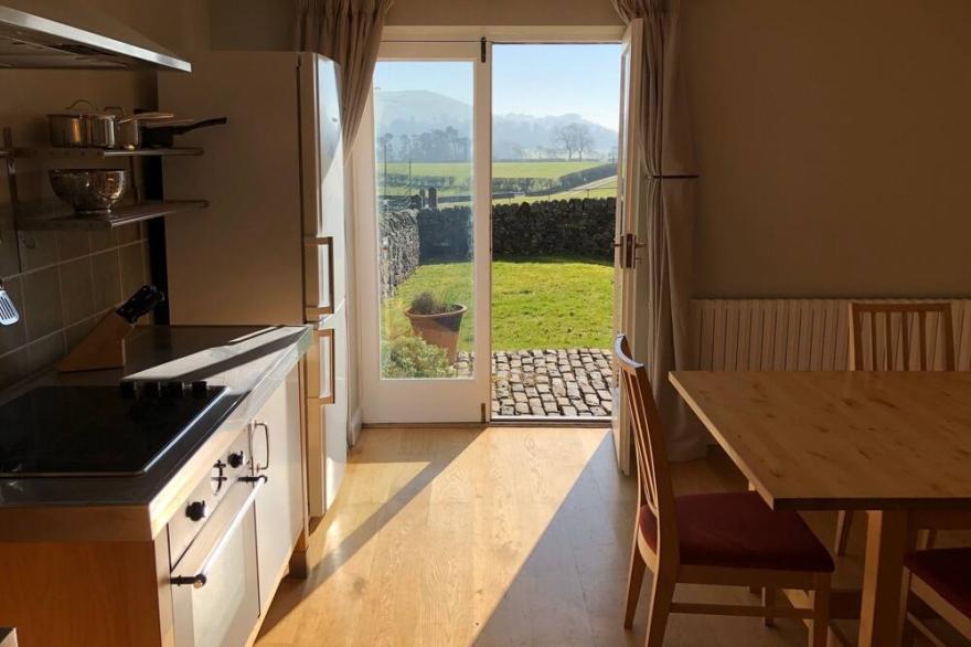 Raikes Barn, Dog Friendly cottage Sleeping 4, Set in the Beautiful Peak District, Hartington