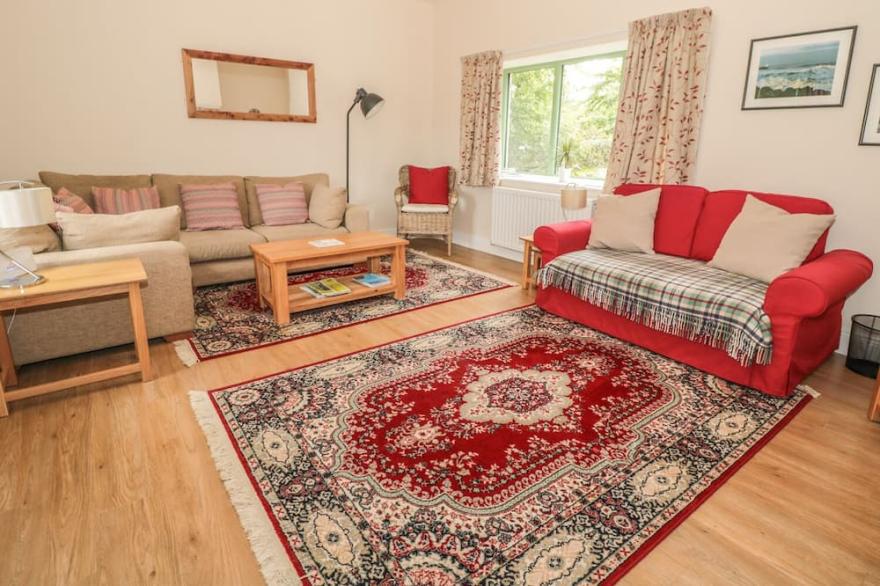 VICARAGE COTTAGE, pet friendly, with open fire in Lucker
