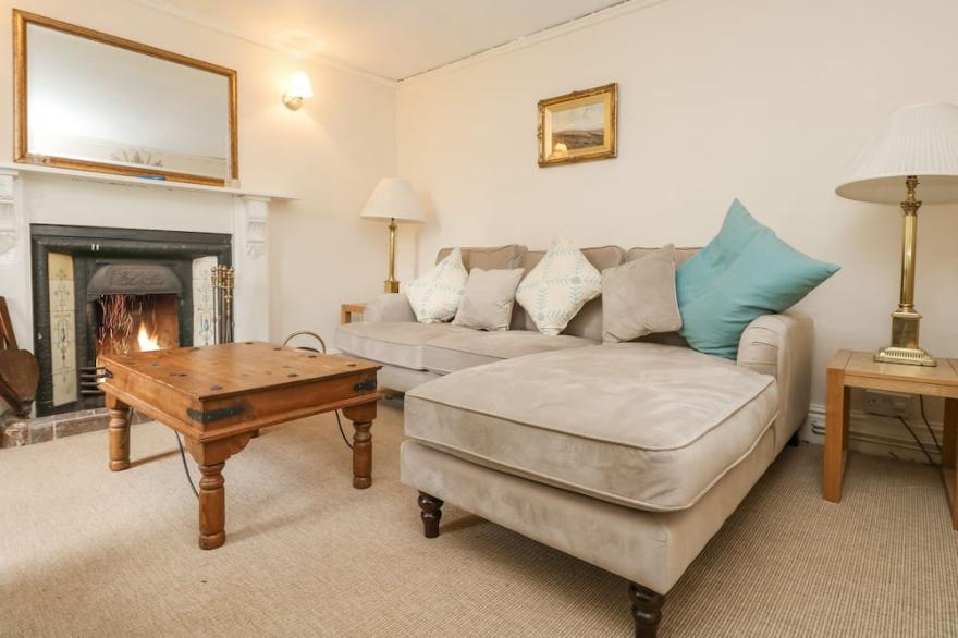 LITTLE CHYCOOSE, pet friendly, country holiday cottage in Truro