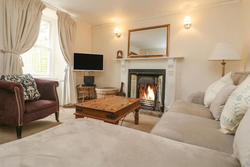 LITTLE CHYCOOSE, pet friendly, country holiday cottage in Truro
