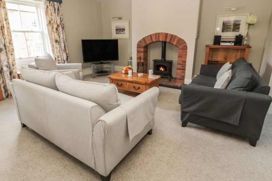 JACKSON COTTAGE, family friendly in Alnmouth