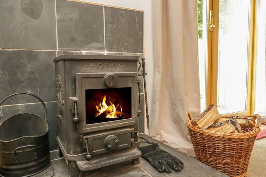 BRUCANICH COTTAGE, with open fire in Kingussie