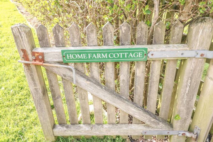 HOME FARM COTTAGE, family friendly, with open fire in Boscastle