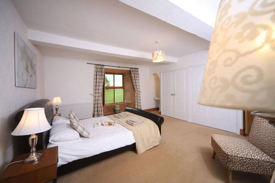 TYWYSOG, family friendly, character holiday cottage in Henllan