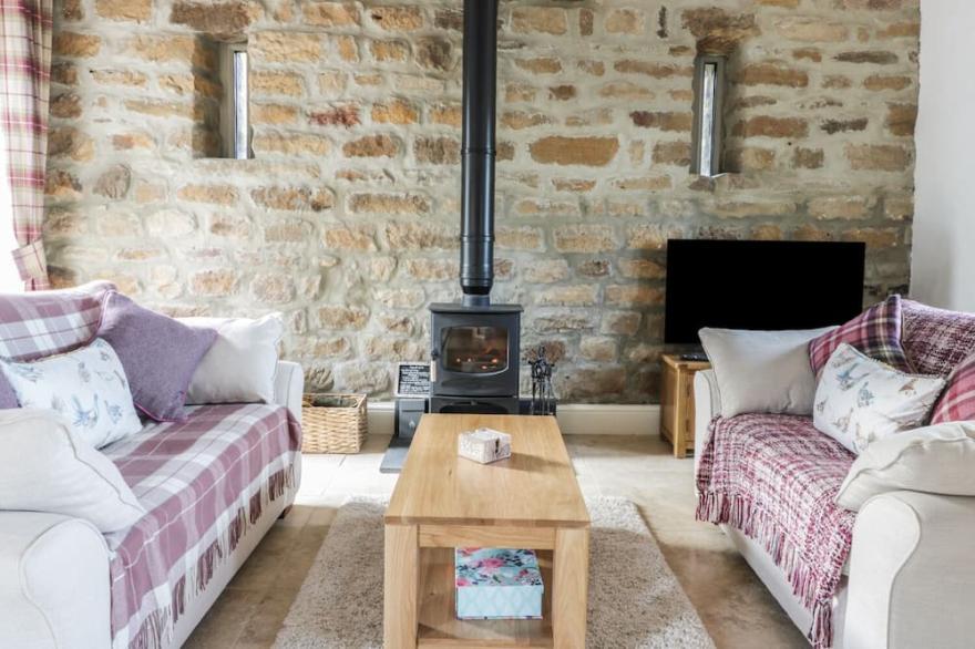COTTAGE VAL, pet friendly, character holiday cottage in Ravenscar