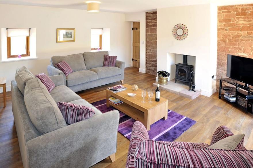 THE OLD GRAINSTORE, family friendly in Bolton Low Houses