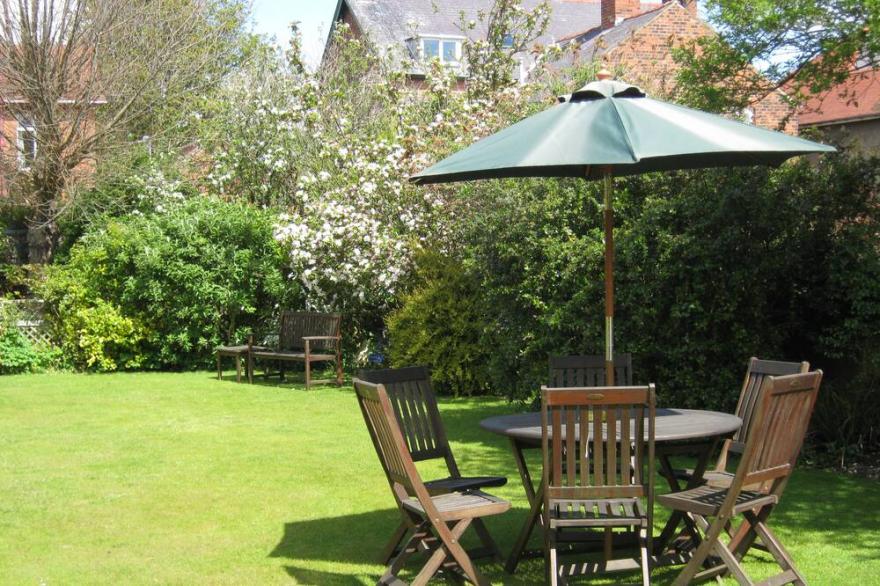RIVENDELL, family friendly, character holiday cottage in Bridlington