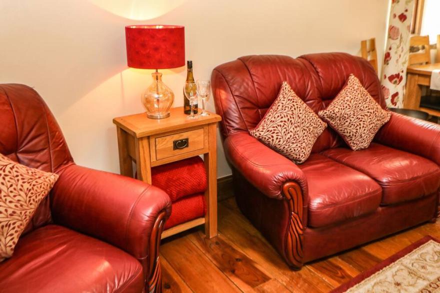 MEADOW VIEW, family friendly, luxury holiday cottage in Edale