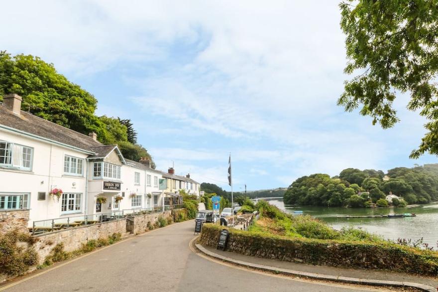 MORRANE, pet friendly, character holiday cottage in Truro
