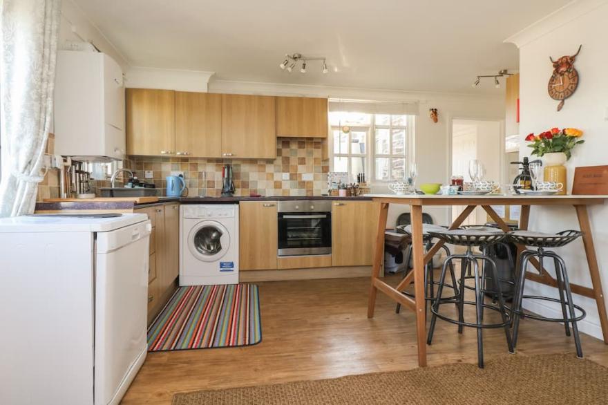 MORRANE, pet friendly, character holiday cottage in Truro