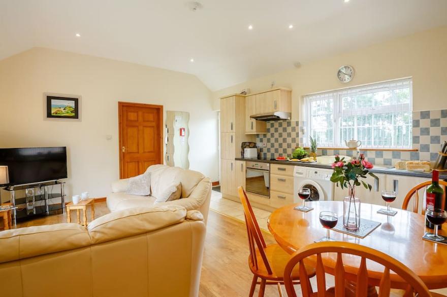 2 BLACK HORSE COTTAGES, pet friendly, with a garden in Pentraeth