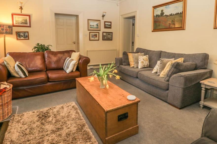 THE STATION HOUSE, pet friendly, character holiday cottage in Ruswarp