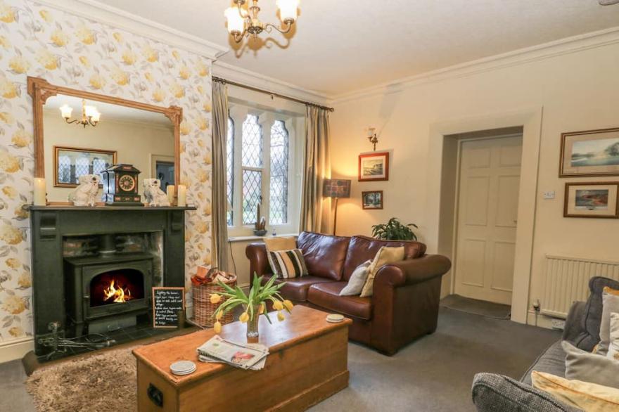 THE STATION HOUSE, pet friendly, character holiday cottage in Ruswarp
