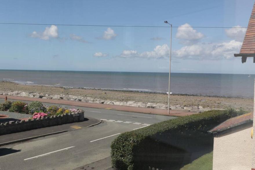 ROMA, pet friendly, character holiday cottage in Rhos-On-Sea