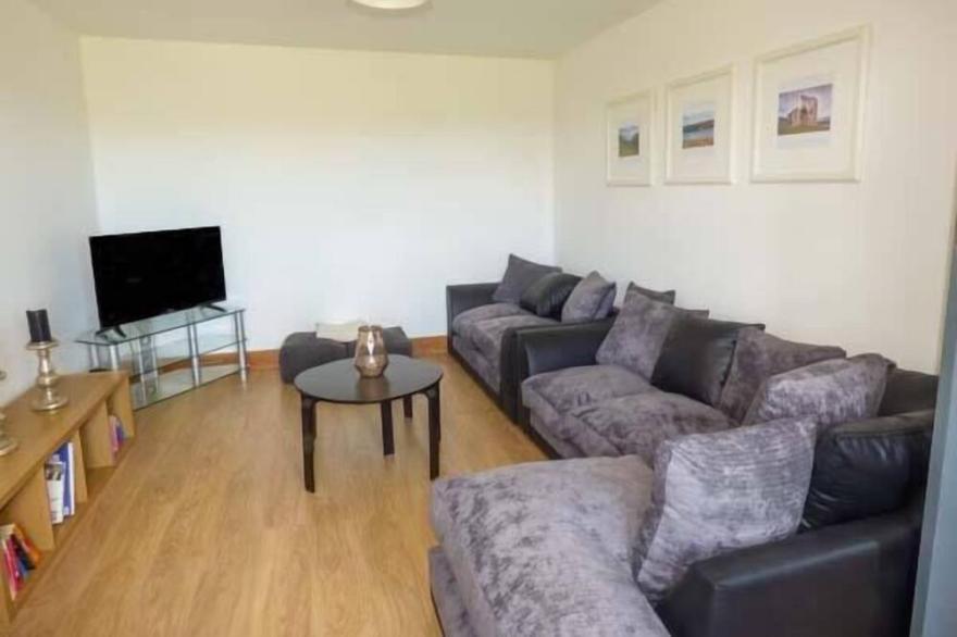 CAEAU MAWR, family friendly, luxury holiday cottage in Henllan