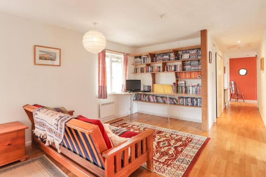 RECROY, pet friendly, country holiday cottage, with open fire in Nedd