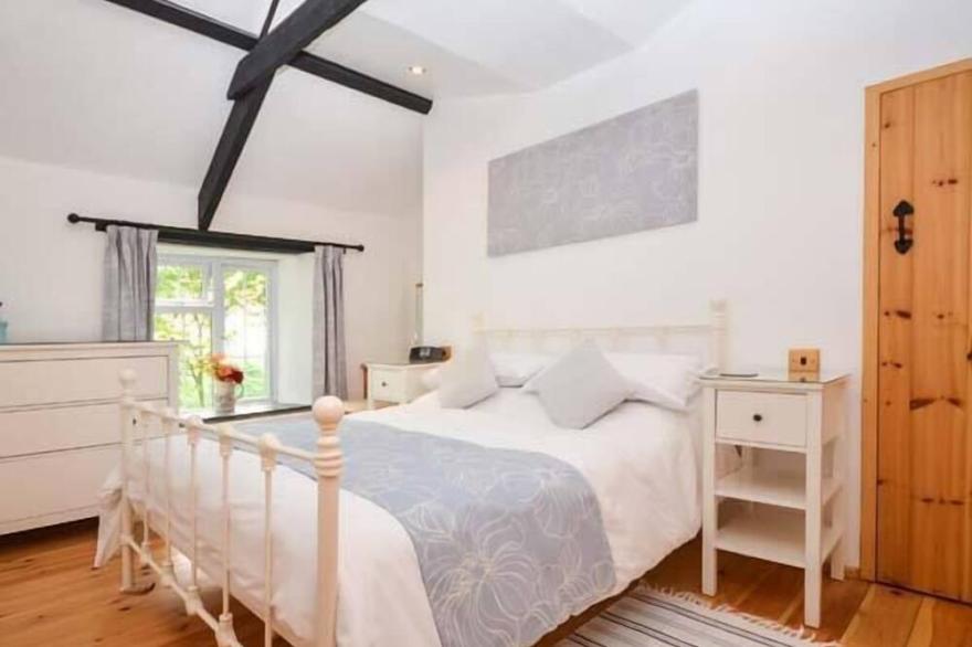GOOSE COTTAGE, family friendly, with hot tub in Camelford
