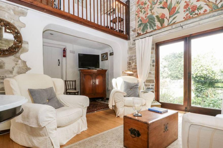 THE GRANARY, country holiday cottage, with pool in Bridgwater