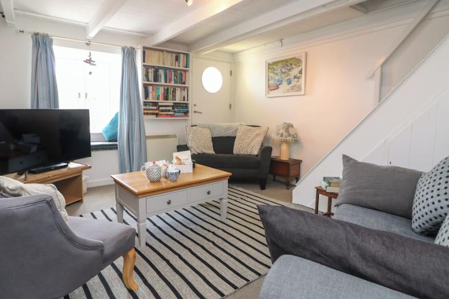 KERBENETTY (HARBOUR COTTAGE), pet friendly, with open fire in Portloe