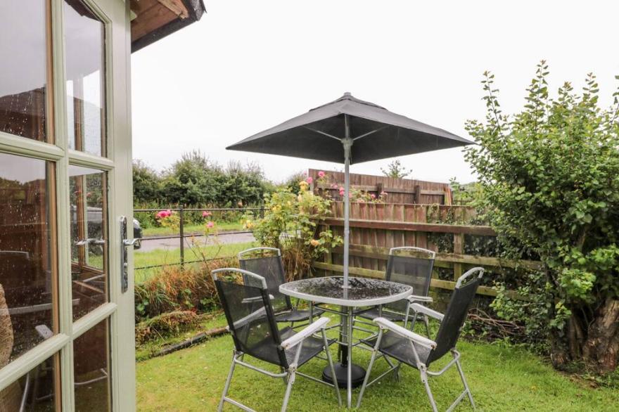 NO.4, family friendly, with open fire in Beal