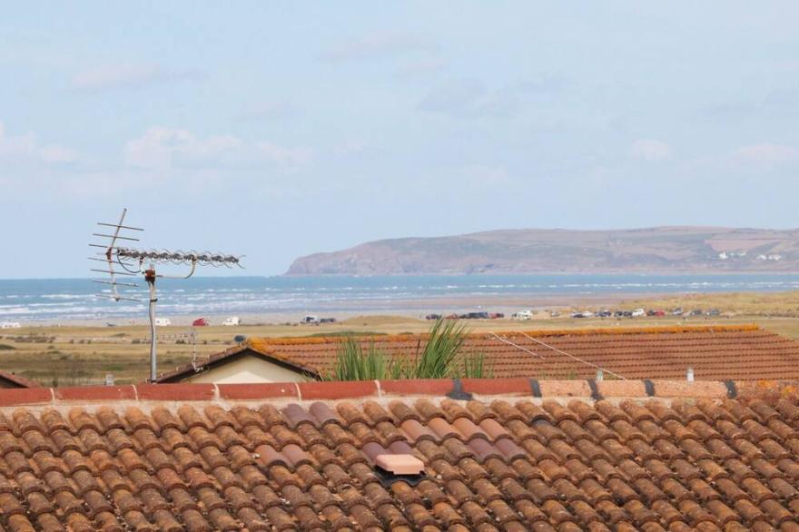 PHOENIX COTTAGE, family friendly, with a garden in Westward Ho!