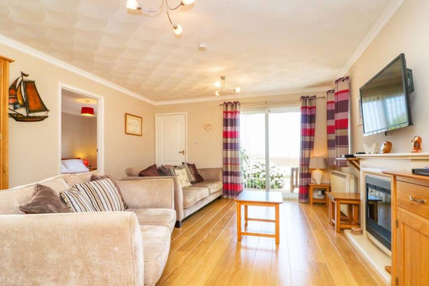 PHOENIX COTTAGE, family friendly, with a garden in Westward Ho!