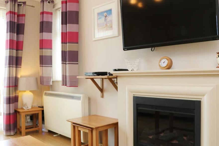 PHOENIX COTTAGE, family friendly, with a garden in Westward Ho!