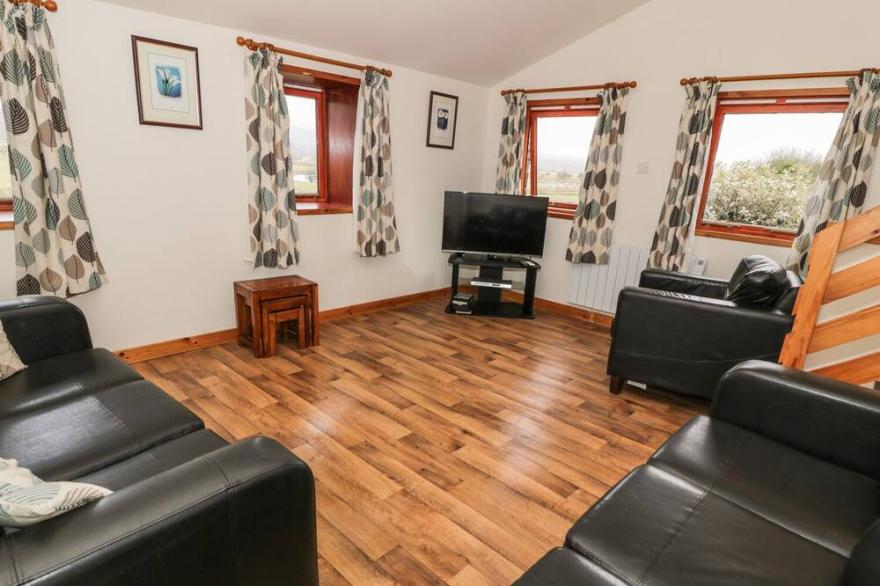 THE BYRE, pet friendly, with a garden in Newton Stewart