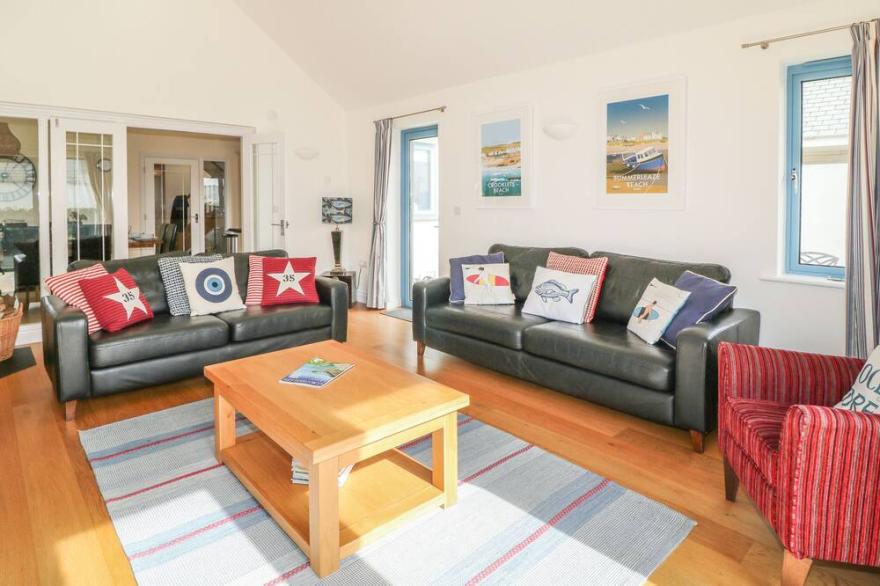 ATLANTIC REACH, pet friendly, with open fire in Widemouth Bay