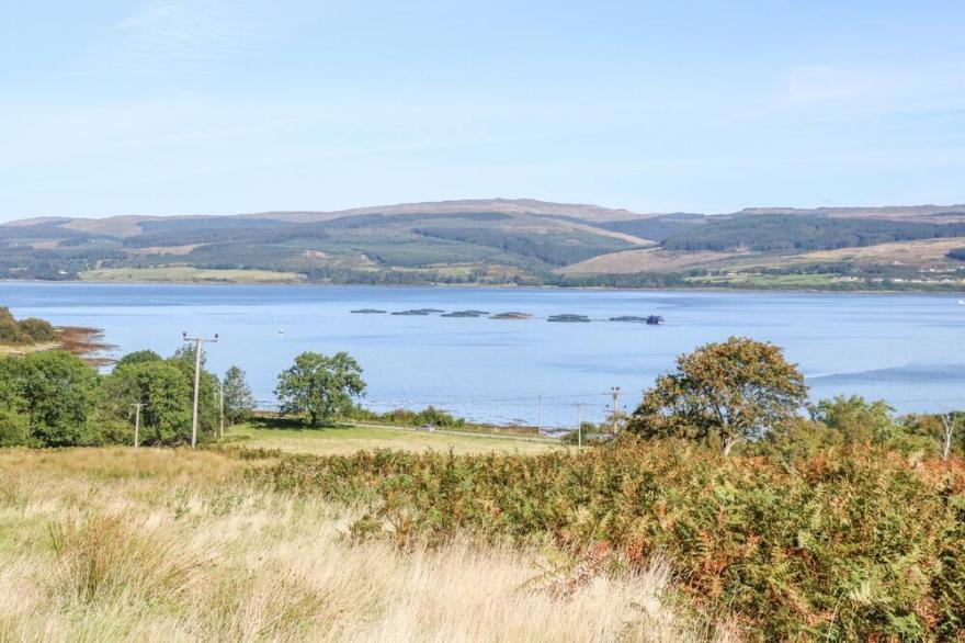 DRIFTWOOD COTTAGE, pet friendly in Salen, Isle Of Mull