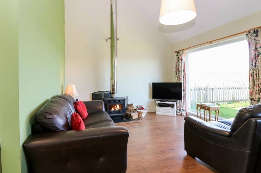 DRIFTWOOD COTTAGE, pet friendly in Salen, Isle Of Mull