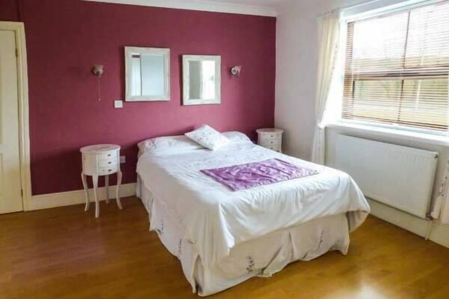 LA CALA, family friendly, luxury holiday cottage in Penderyn