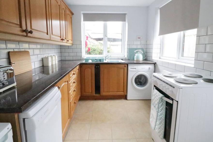 MINFFORDD, pet friendly, character holiday cottage in Bala