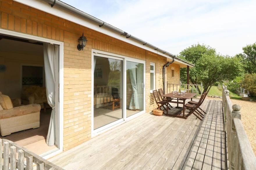 SWIFTS, family friendly, country holiday cottage in Ventnor