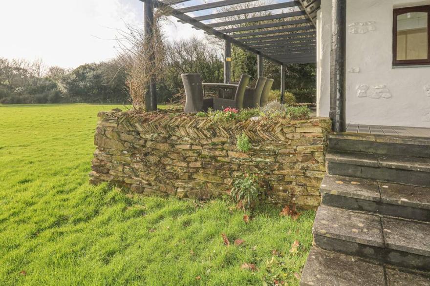 CEDAR LODGE, family friendly, country holiday cottage in Wadebridge