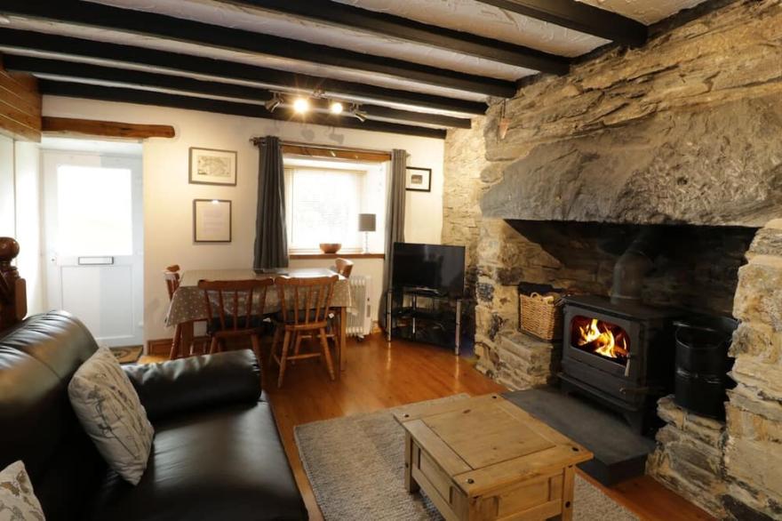 TY CYNON, family friendly, with open fire in Blaenau Ffestiniog