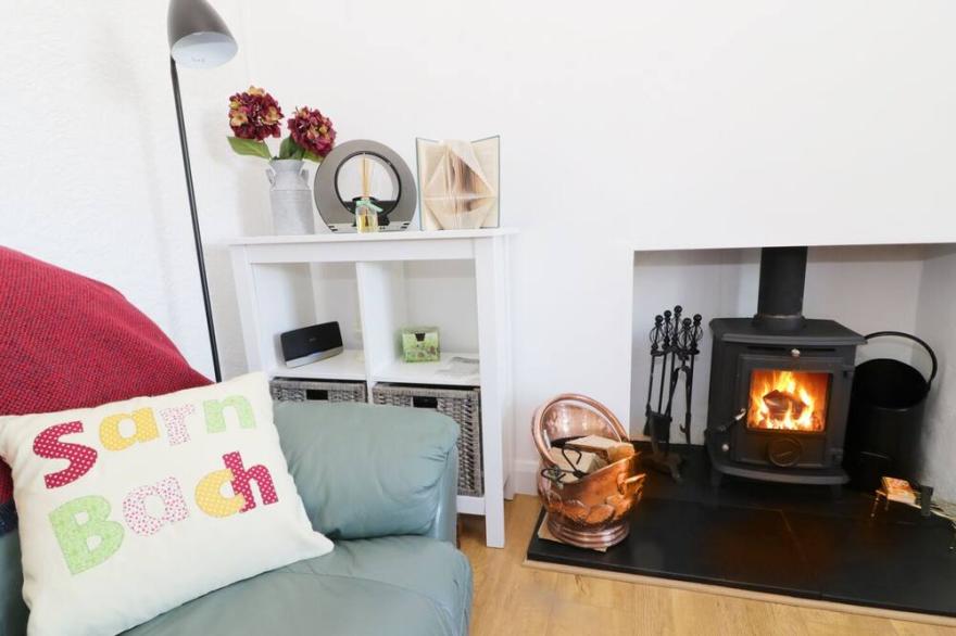 TRIGFA COTTAGE, pet friendly, with open fire in Abersoch