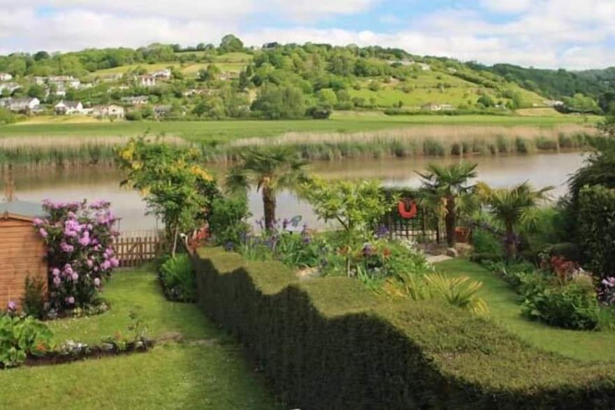 TUCKERMARSH QUAY RIVER COTTAGE 2, family friendly in Bere Alston