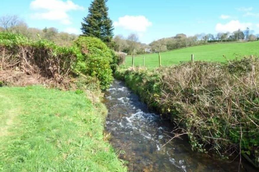 STREAMSIDE, pet friendly, country holiday cottage in Liskeard