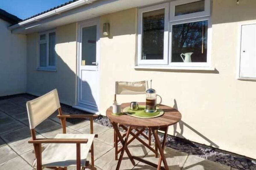 STREAMSIDE, pet friendly, country holiday cottage in Liskeard