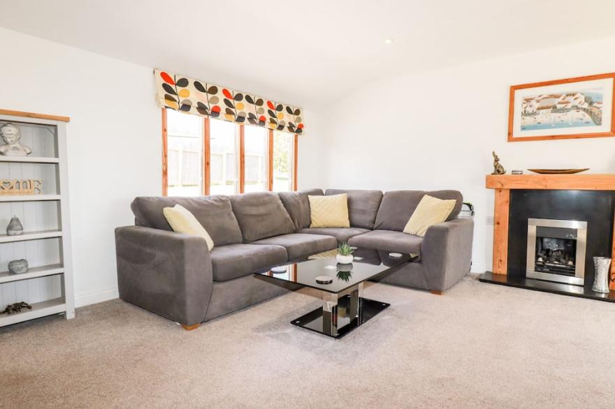 KELYOW, pet friendly, character holiday cottage in St Day