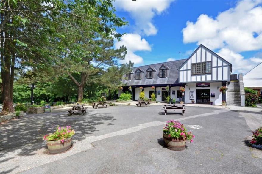 Finches - Two Bedroom House, Sleeps 4