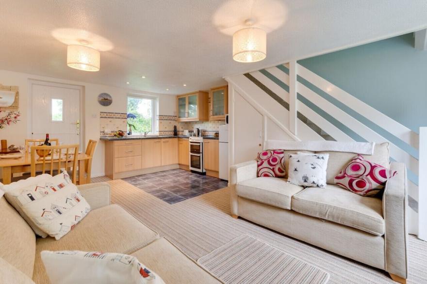 Finches - Two Bedroom House, Sleeps 4