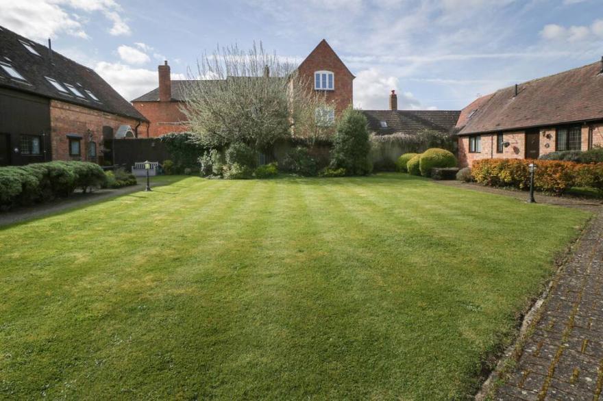 BURFORD COTTAGE, family friendly, with a garden in Clifford Chambers