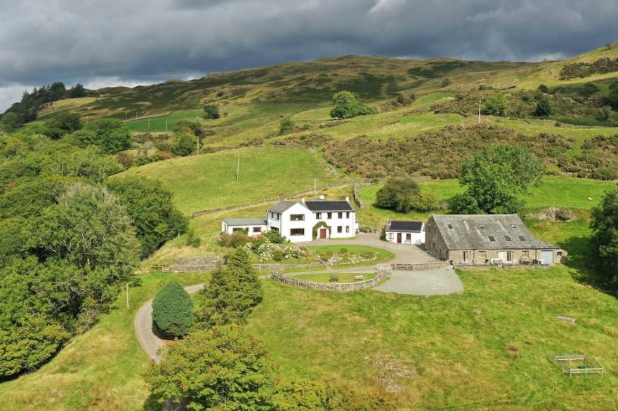 GHYLL BANK BUNGALOW, pet friendly, with open fire in Staveley