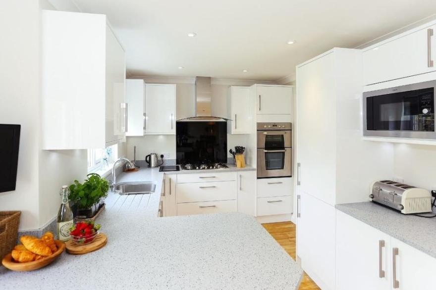 GLEBE HOUSE, family friendly, with a garden in Bigbury-On-Sea