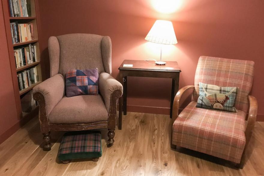 6 KNOTT, pet friendly, with open fire in Suladale