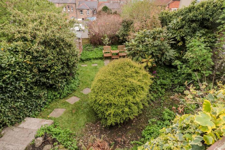 YORK COTTAGE, pet friendly, with a garden in Wooler