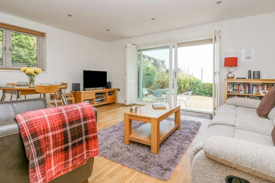 ROCK POOL, family friendly, country holiday cottage in Downderry