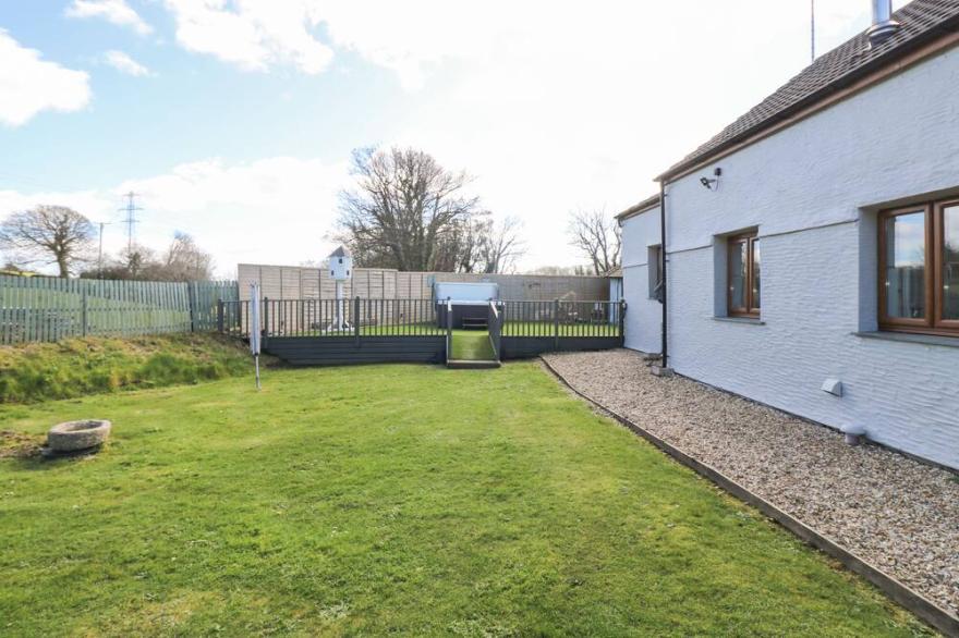 DEMELZA COTTAGE, pet friendly, character holiday cottage in Truro
